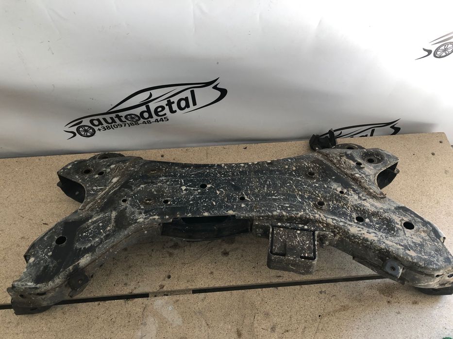 ПІдрамник Hyundai IX35 передня балка Tucson подрамник 624012Y500