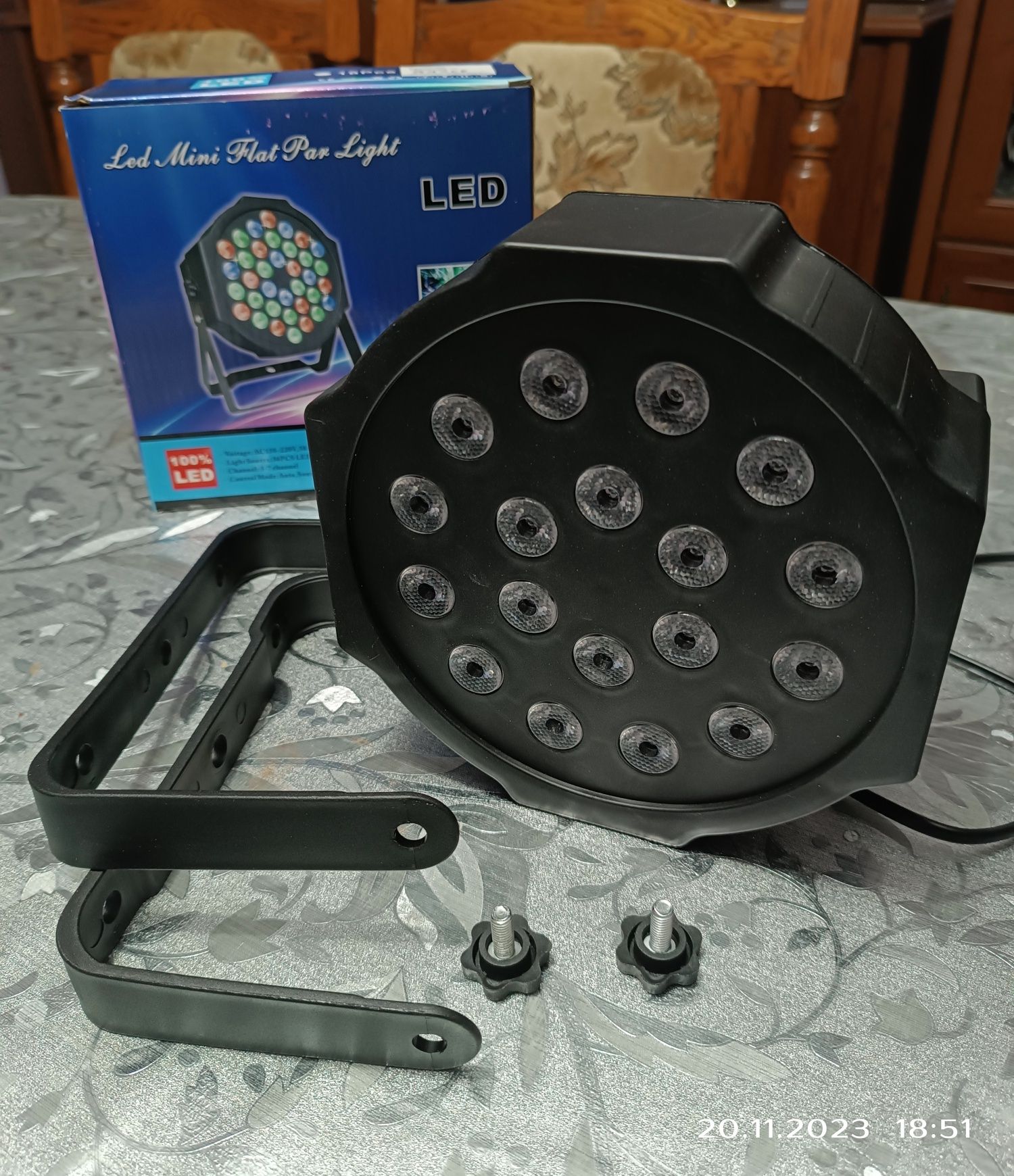 Kolorofon / reflektor RGB 18 LED Party Par Light  Światła LED