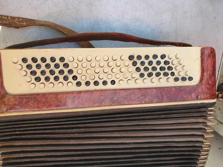 Баян, аккордеон "Полісся" требует реставрации