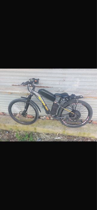 Bicicleta eletrica com carregador presiza de memutesao