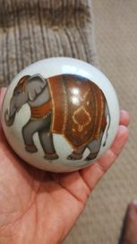 Stara ceramiczna kula słonie z mojej kolekcji