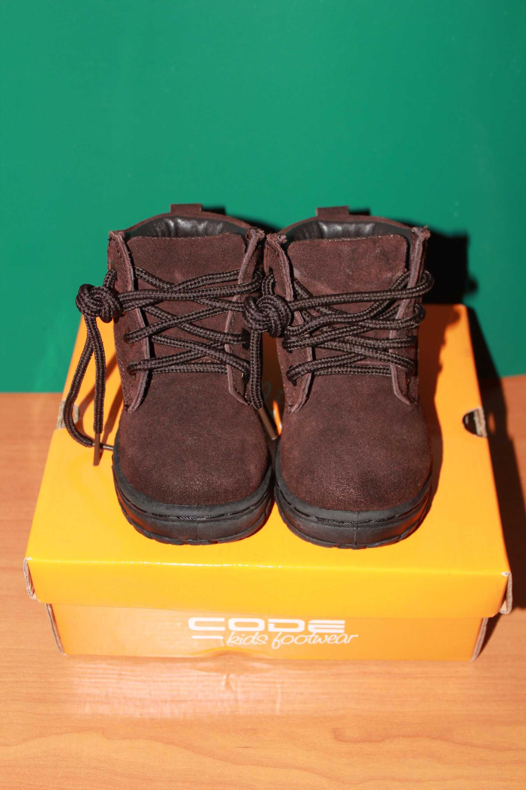 Botas CODE camurça tam. 23 (mas ideal para 22 com meias grossas)