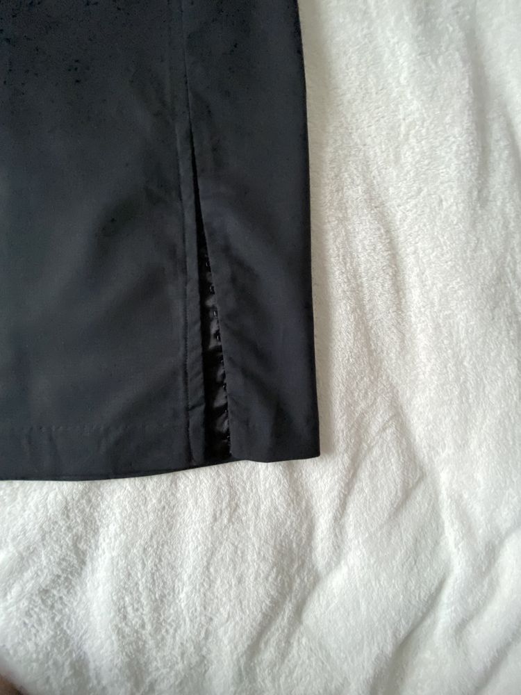 Elegancka ołówkowa czarna spódnica