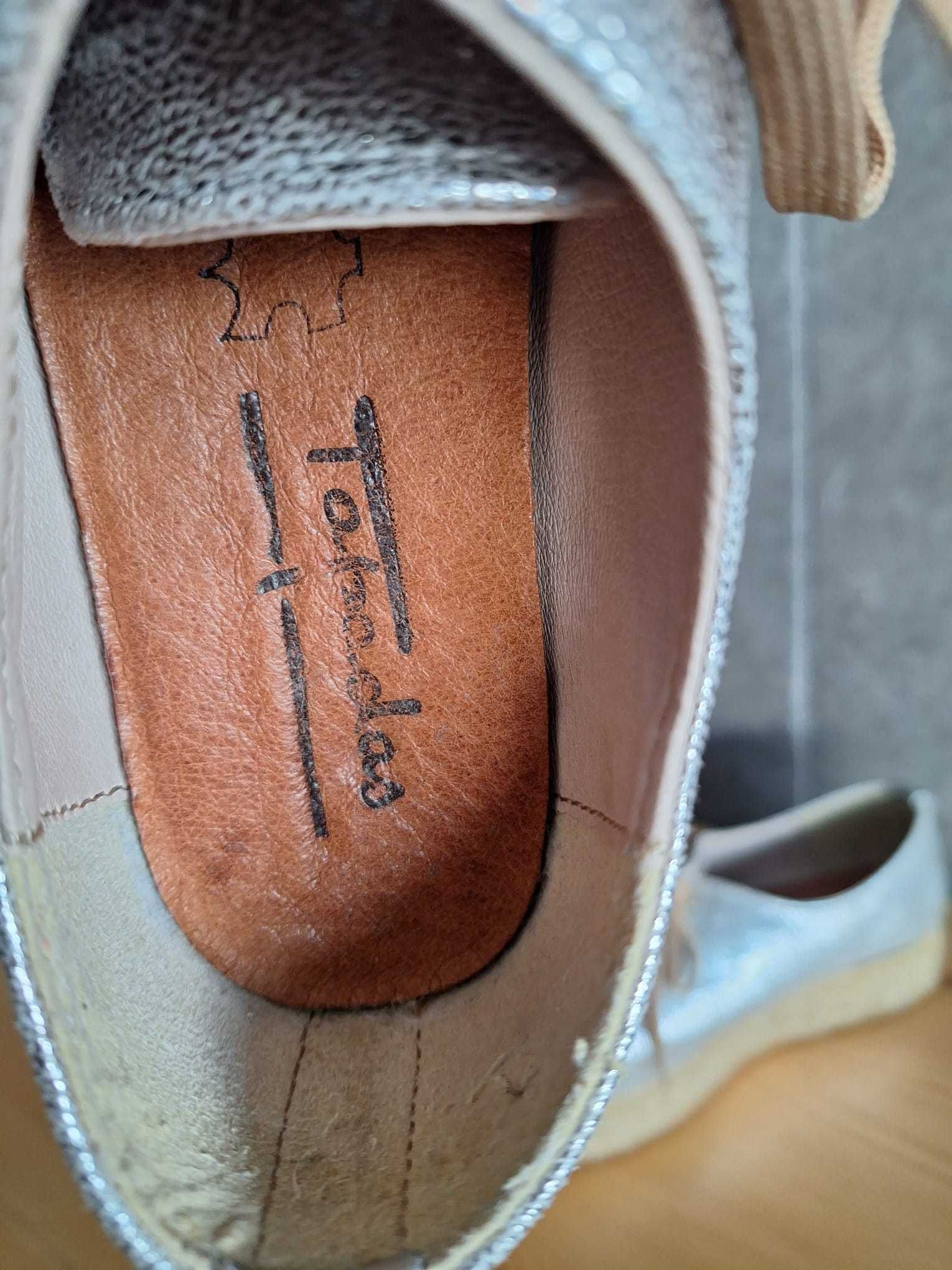 Sapatos rasos da marca Tapadas
