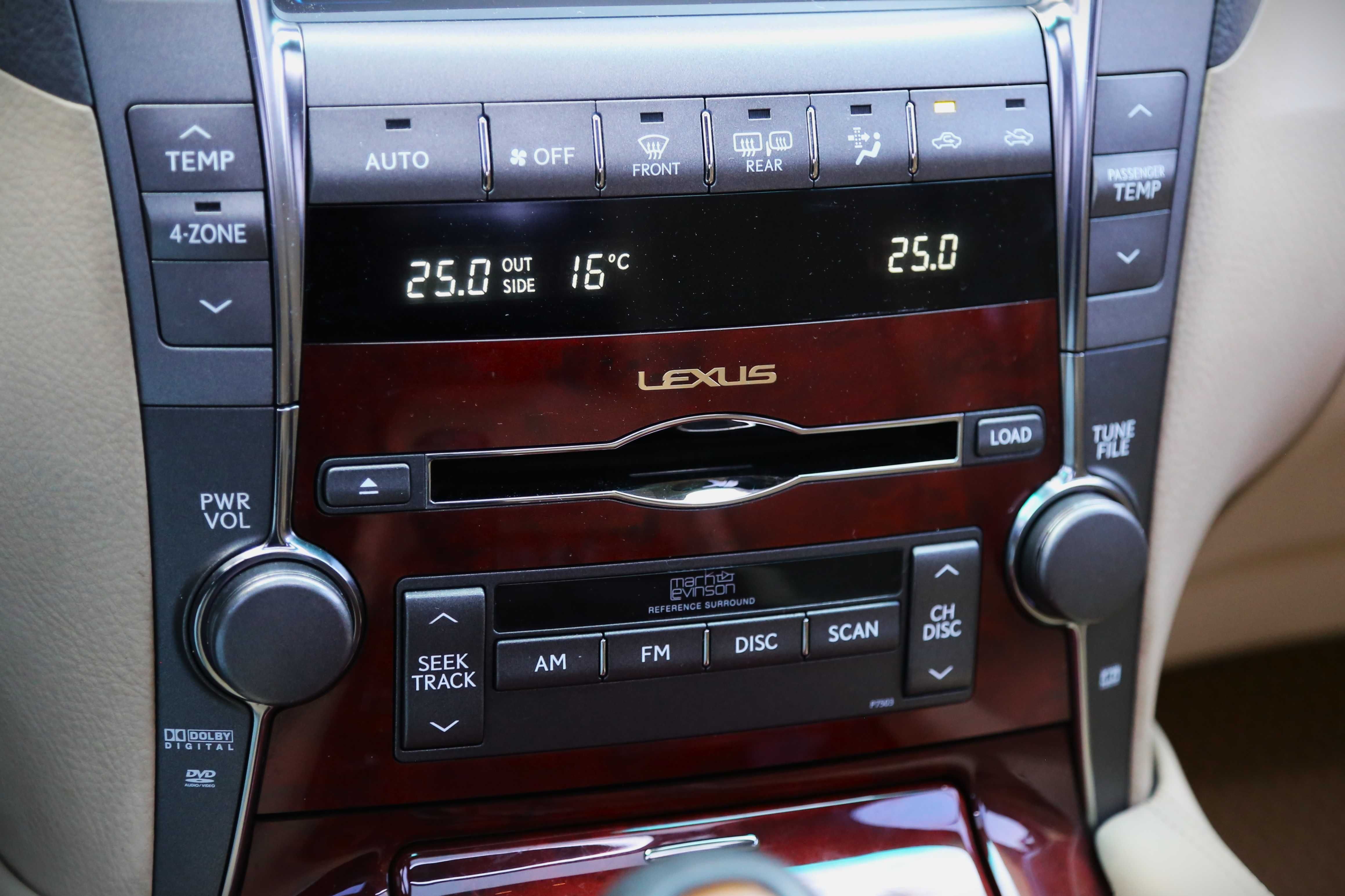 Офіційний Lexus LS460L 2007 року
