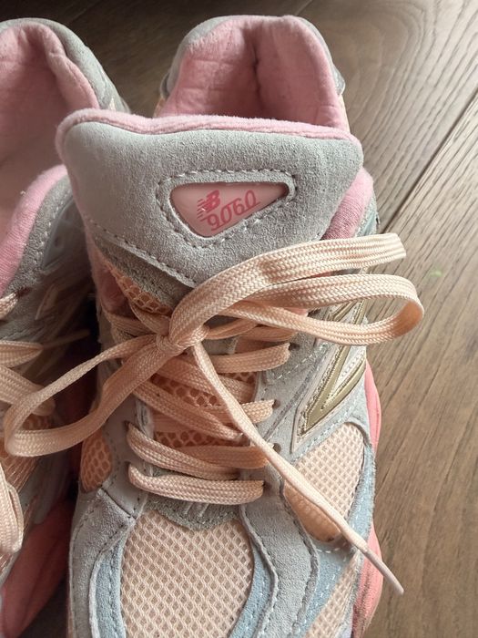 New Balance 574 – stylowe sneakersy w odcieniach różu i beżu