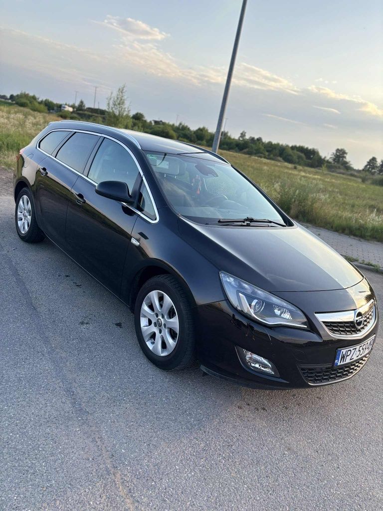 Opel Astra J 1.6 T 2011
