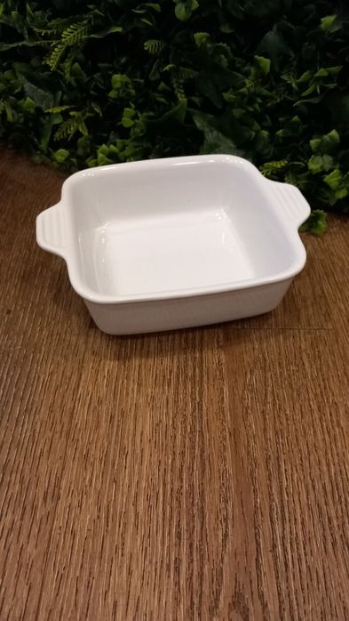 Travessa branca de porcelana