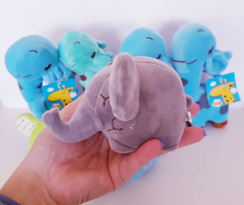 Conjunto 7 peluches girafas e elefantes bebé (Portes Incluidos)