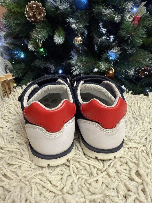 Продаю дитячі кросівки шкіряні Chicco 22 розмір