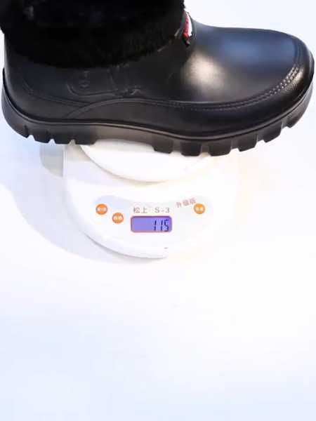 Męskie zimowe buty śniegowce rozmiar UE44,5- CN „47” dł. st. 28 cm.