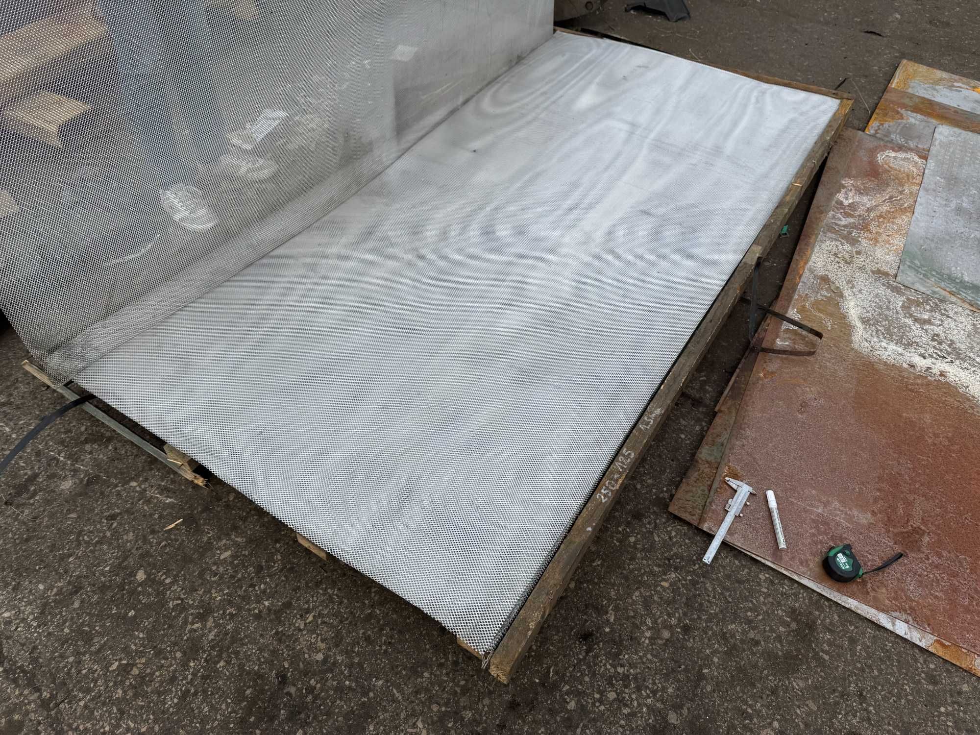 Siatka pszczelarska moskitier cięto ciągniona aluminiowa 250x125 1.5mm