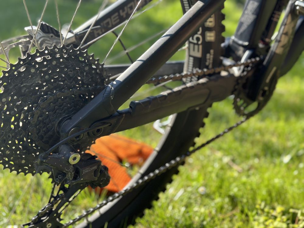 Rower Dartmoor Thunderbird FR M custom enduro freeride