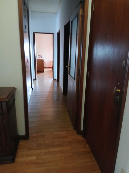 T5 no Porto à Via Cintura Interna junto ao metro e autocarro 1300€/mês