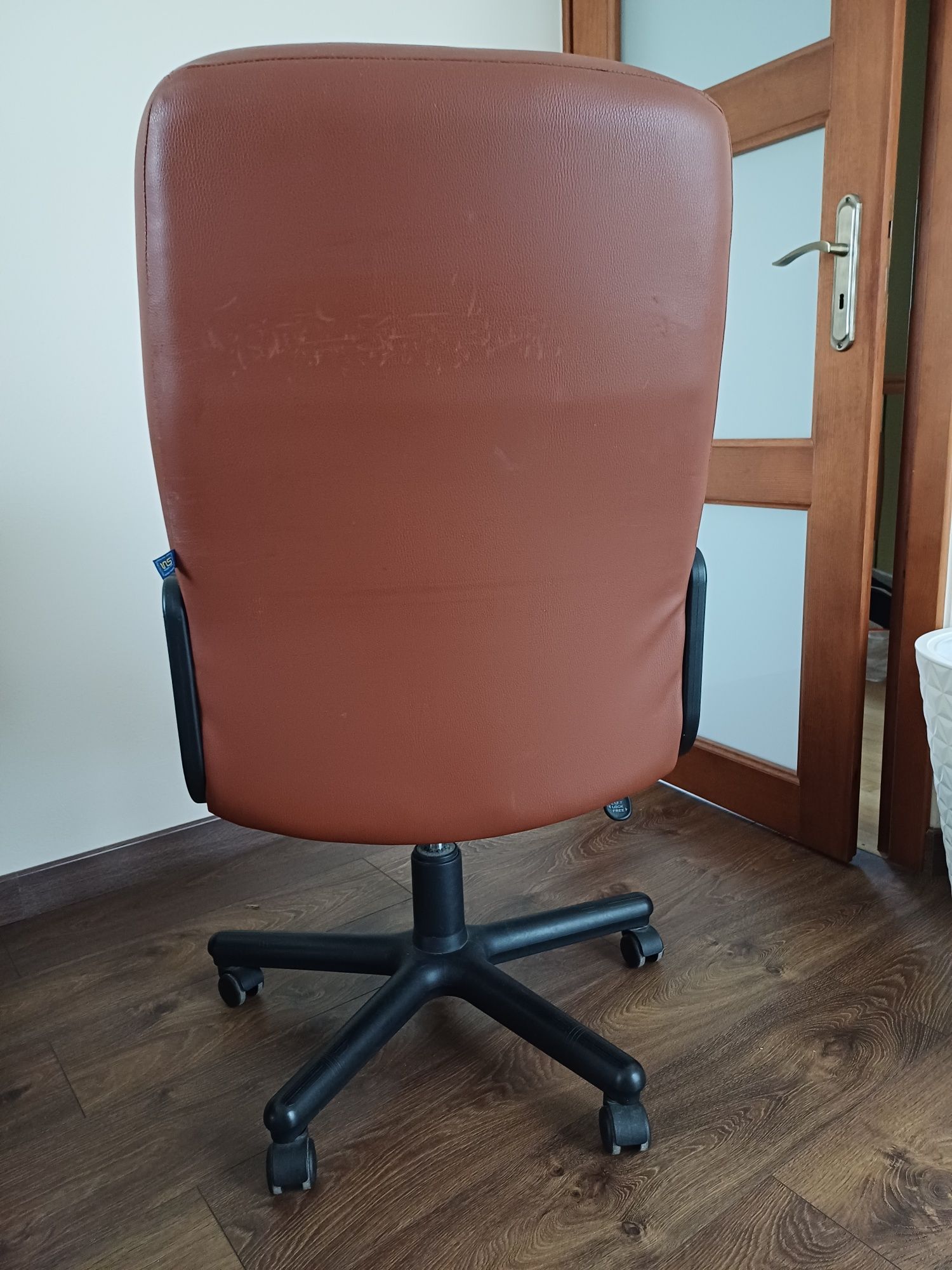 Fotel obrotowy brązowy