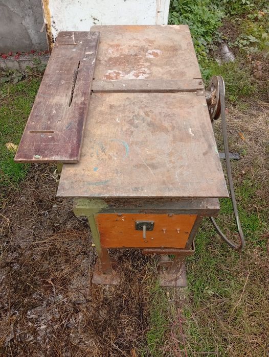 Продам циркулярний стіл з перемикачем