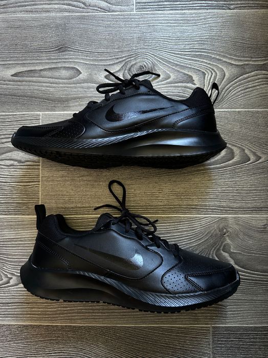 Кроссовки Nike Todos размер 42,5 стелька 27см