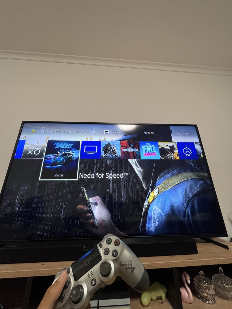 Ps4 pro edição especial com 1 controle em perfeito estado