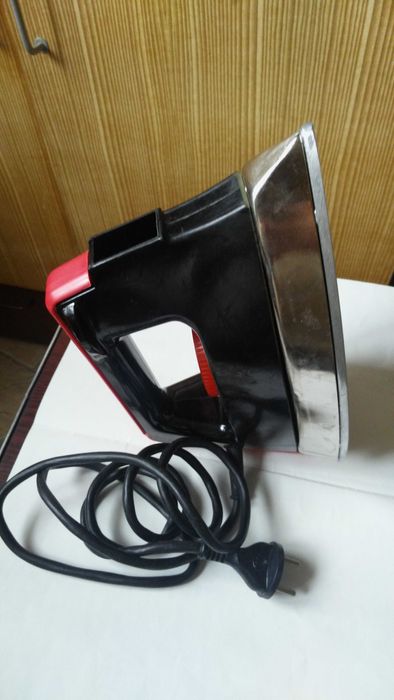 Утюг советских времён,  корпус тяжелый, нержавейка.