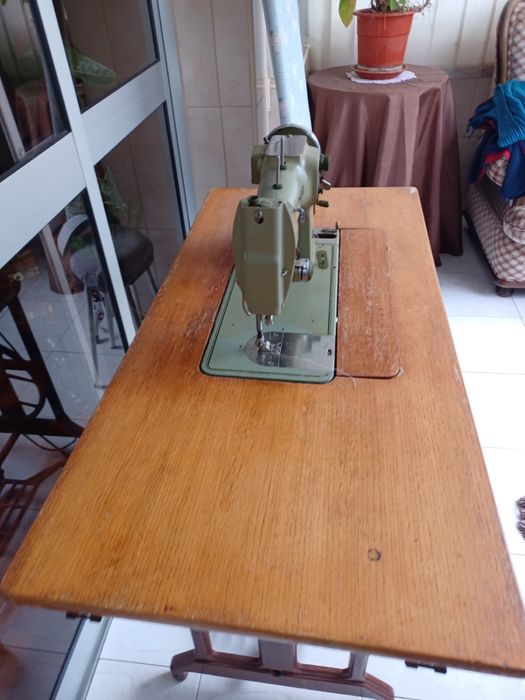 Máquina de Costura Olivia