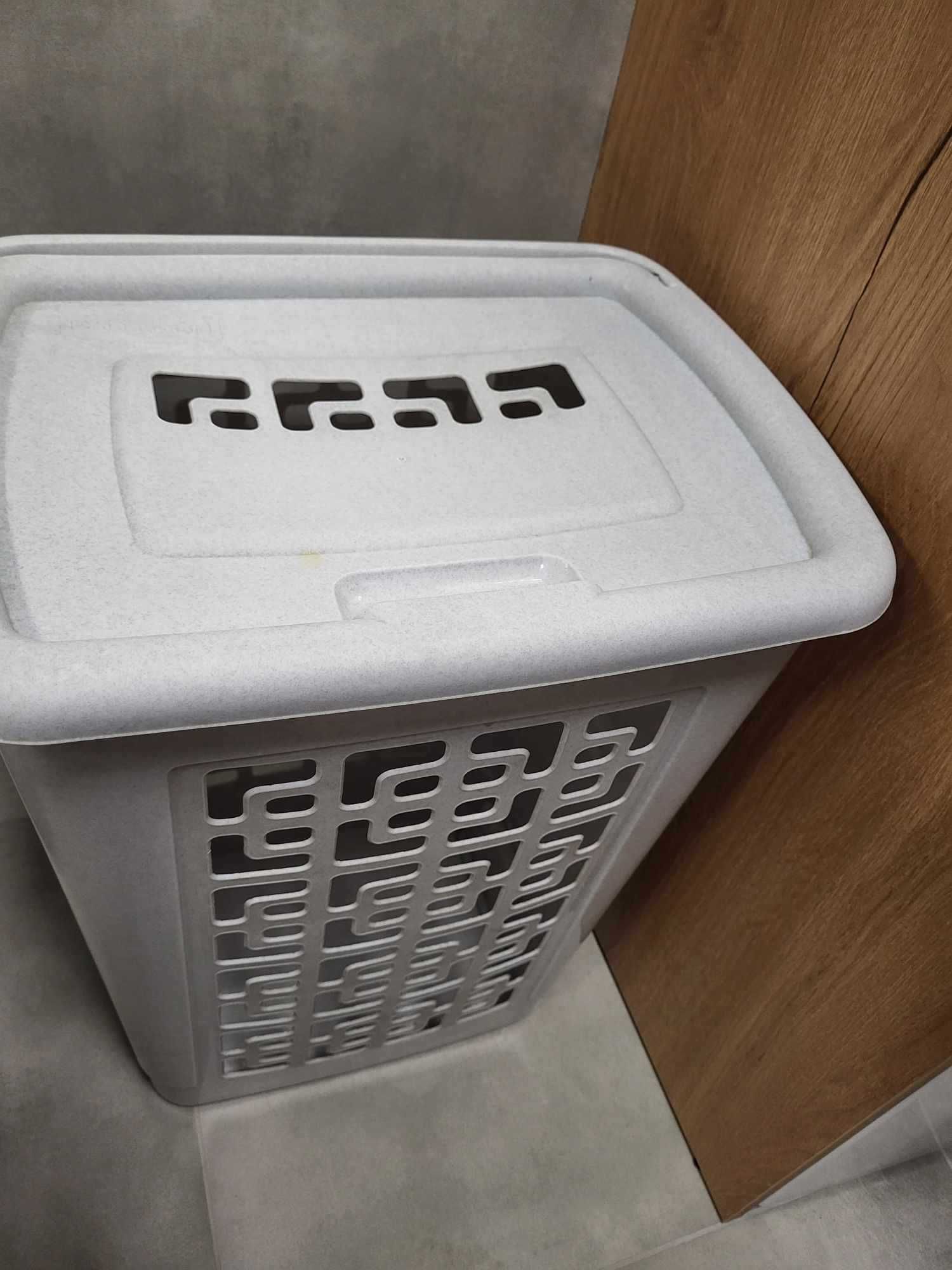 DUŻY kosz na pranie kosz na brudną odzież firmy Rubbermaid