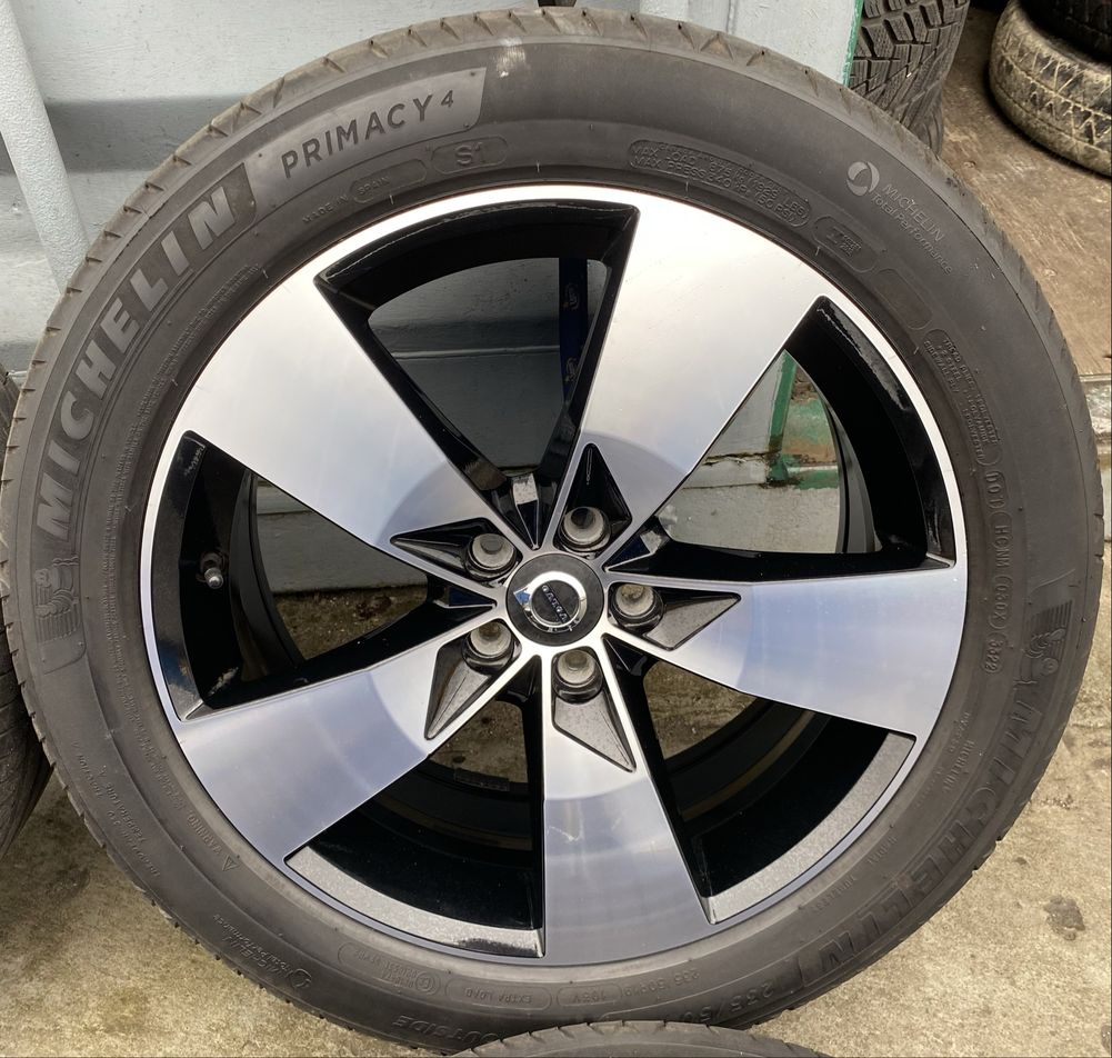 Alufelgi z oponamj 235/50 R19 Volvo XC40 V90 Cross Country Felgi Opony