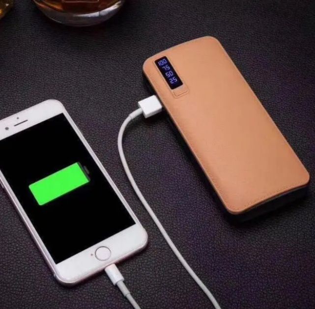 Портативное зарядное 20000 mahc экраном 3 USB + фонарик, павер банк