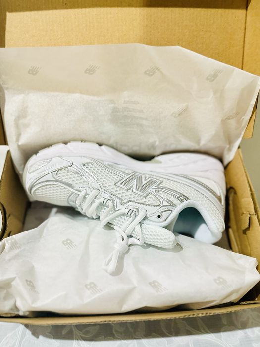 NB 740 branco e cinza