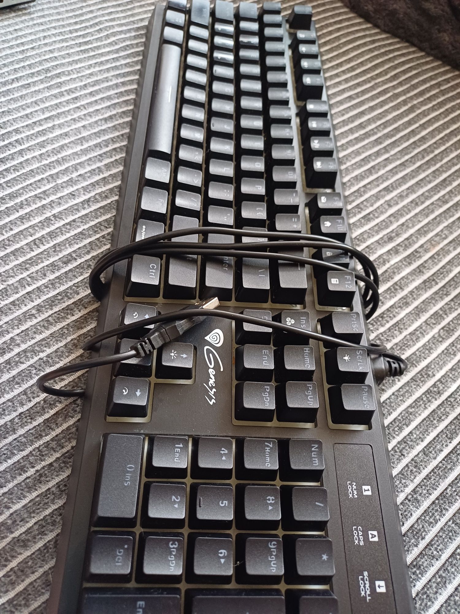 Sprzedam klawiaturę Model Thor 150 czarna.