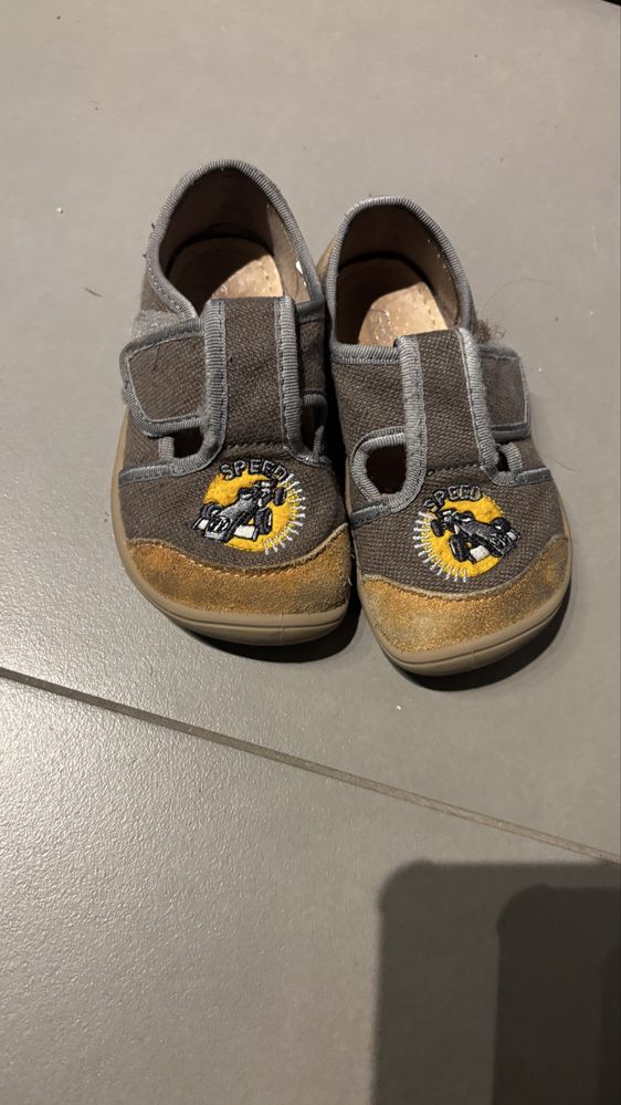 Kapcie 3F Barefoot Rozmiar 24 Auta