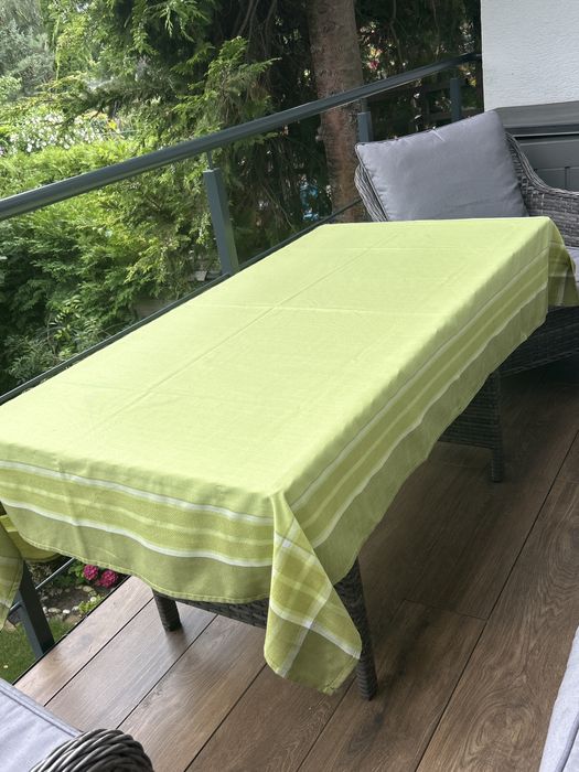 Piękny duży obrus limonkowy