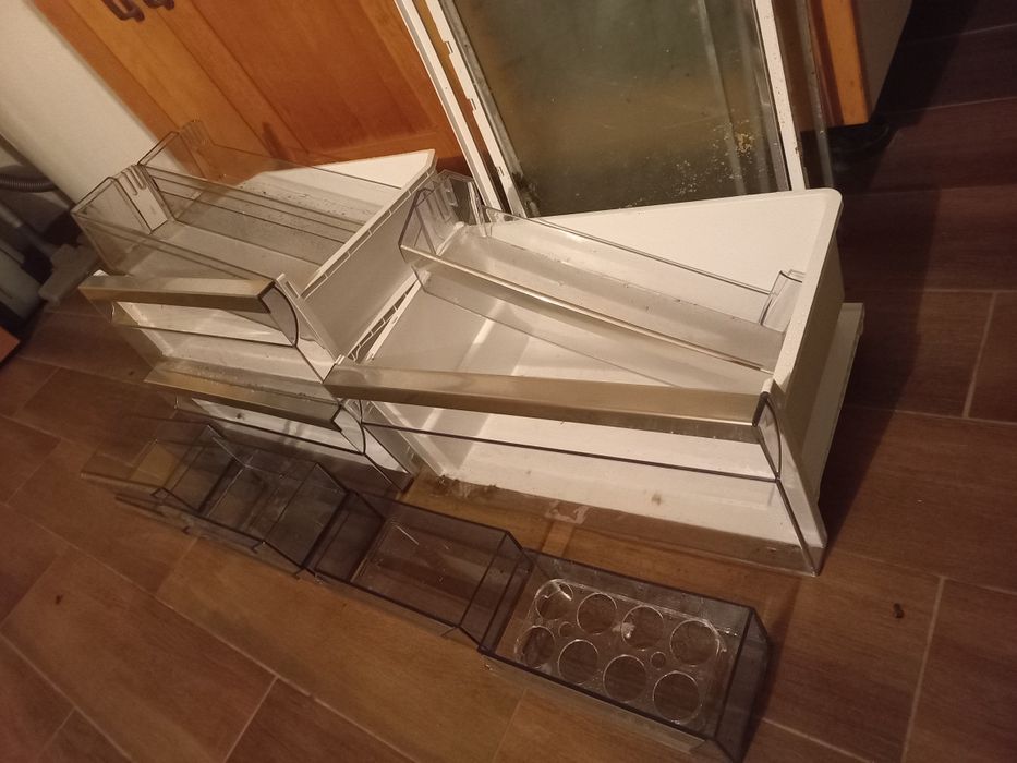 Szuflady, półki I balkoniki do lodówko zamrażarki AEG