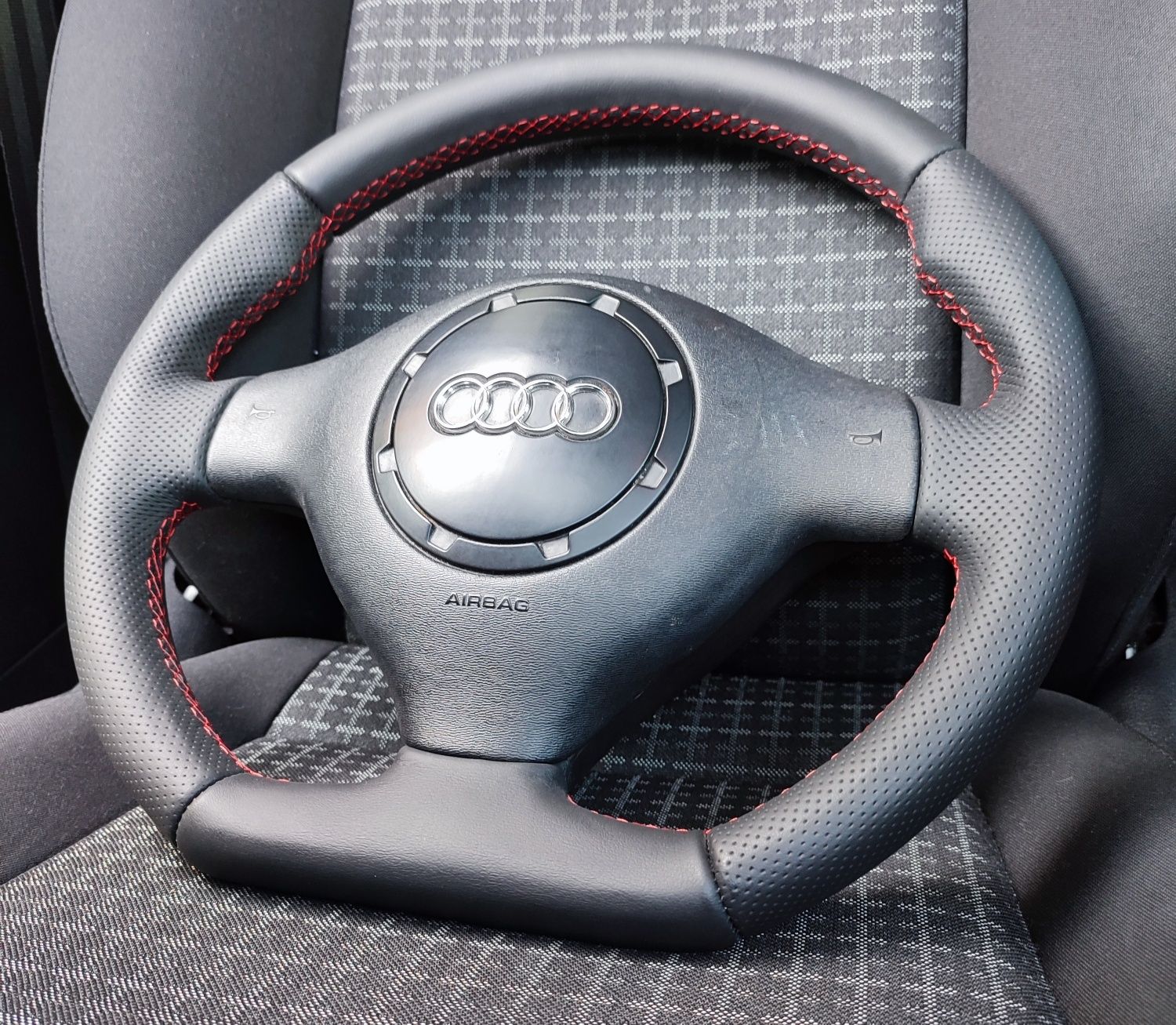 Kierownica Custom ścięta skóra Airbag Audi A3 S3 8L A4 S4 B5 A6 S6 C5