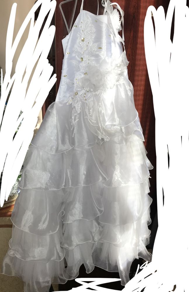 Неймовірна дитяча весільна сукня
