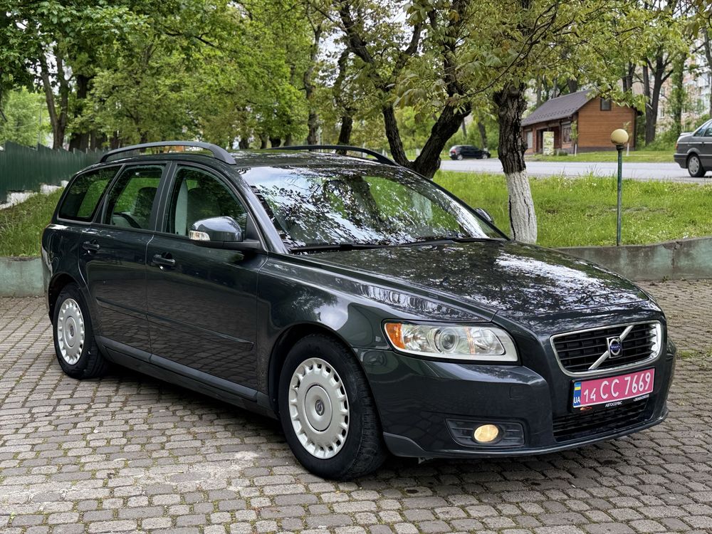 Продам  Volvo v50 2010