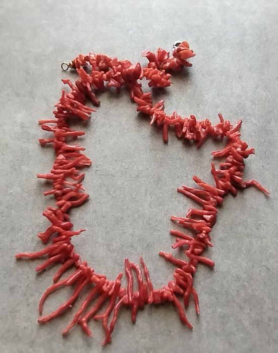 Stary piękny naszyjnik z koralowca