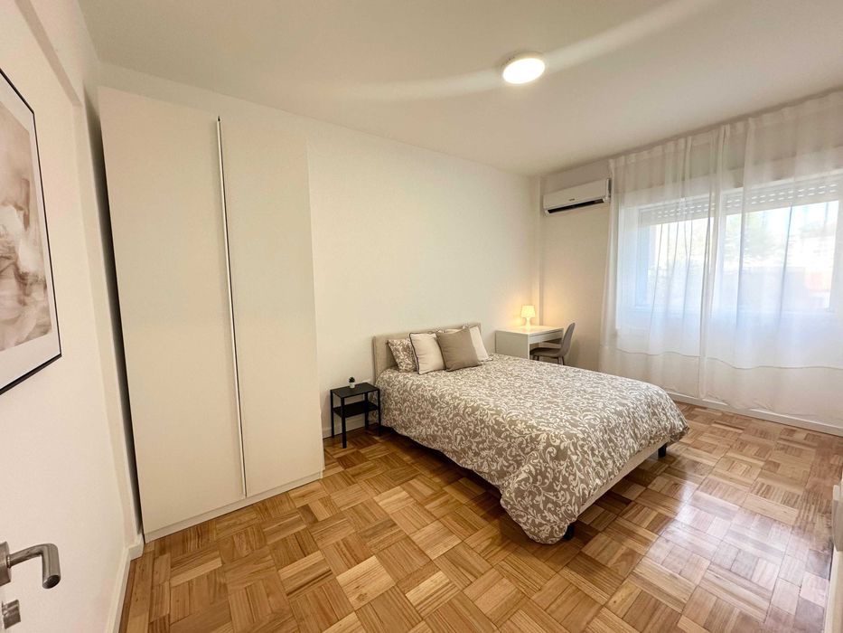 Arrendamento de Quarto de Luxo na Rua Gonçalo Cristóvão, 128