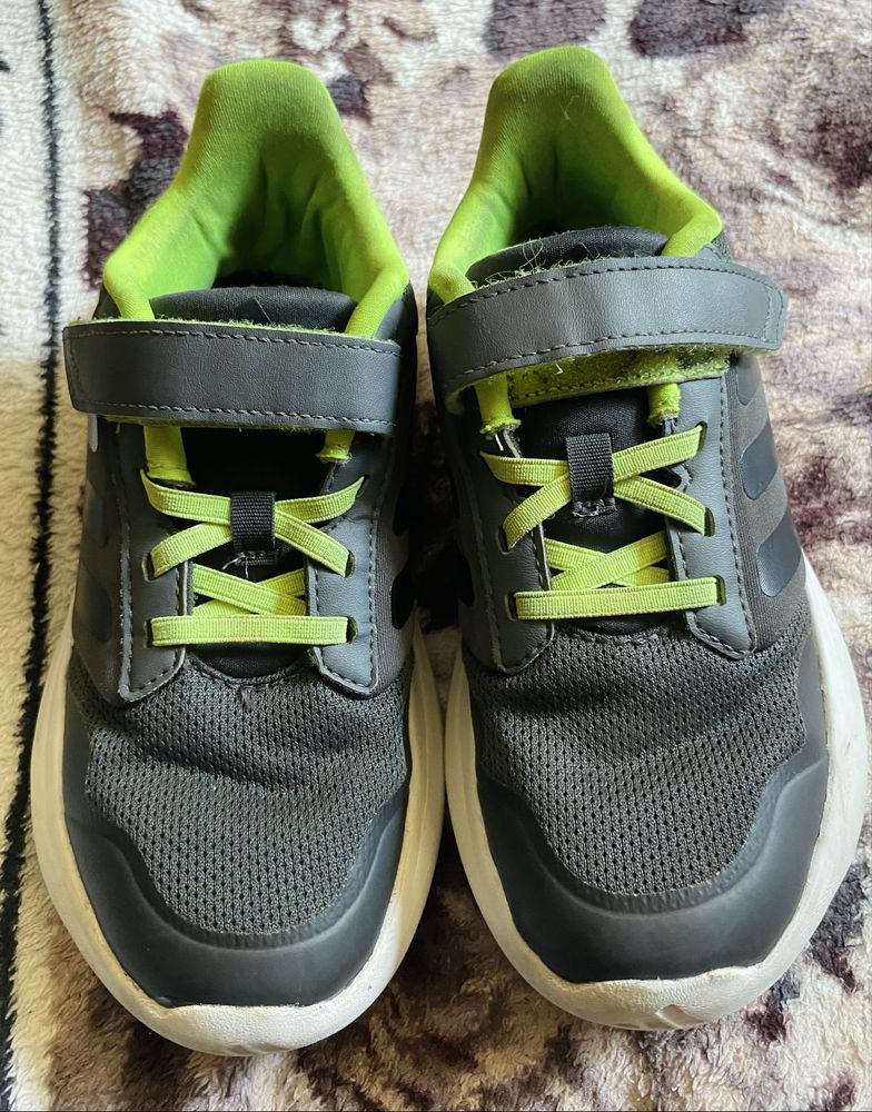 Кровіски Adidas 35 р б/в