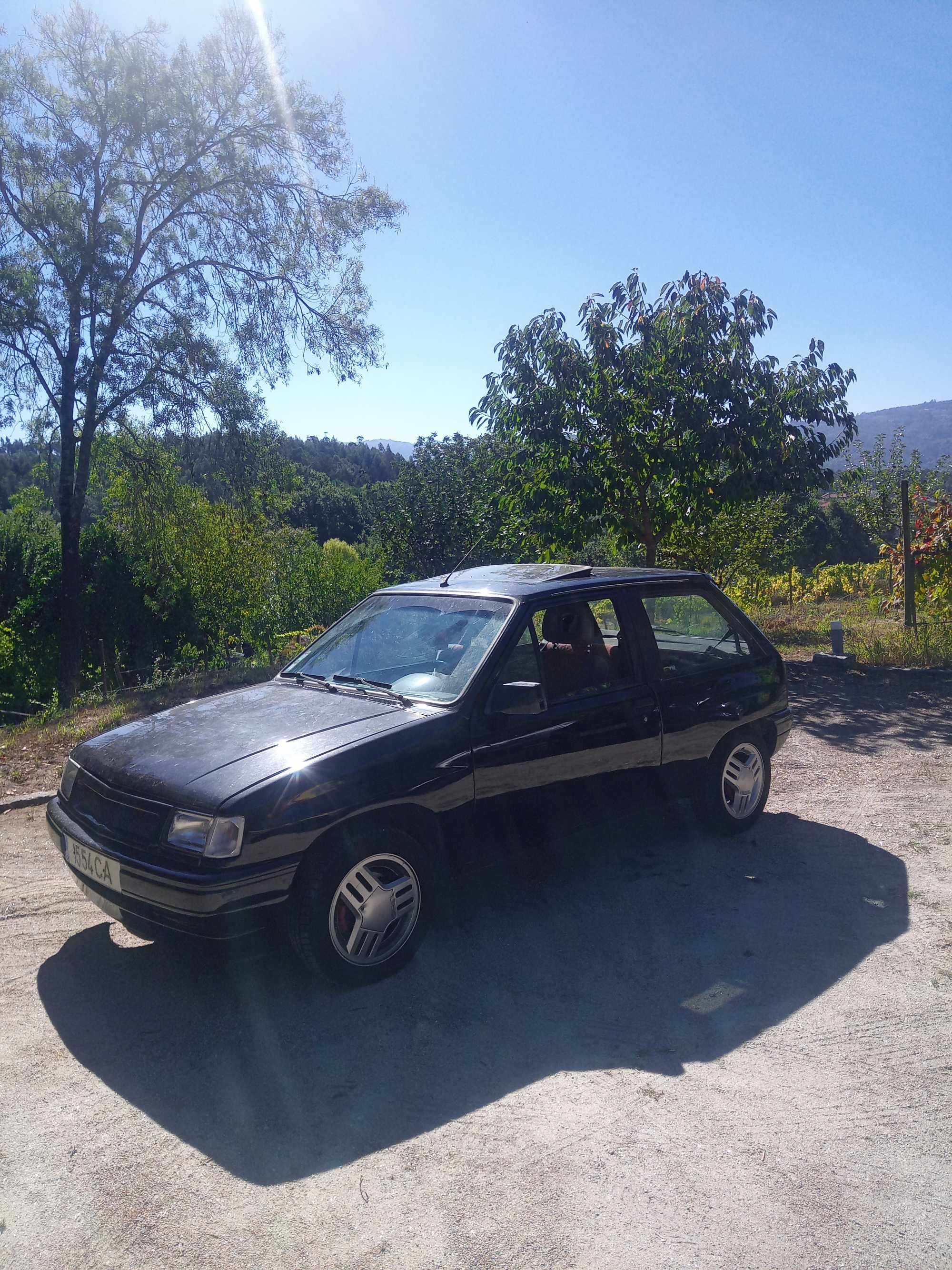 Opel corsa a de três portas