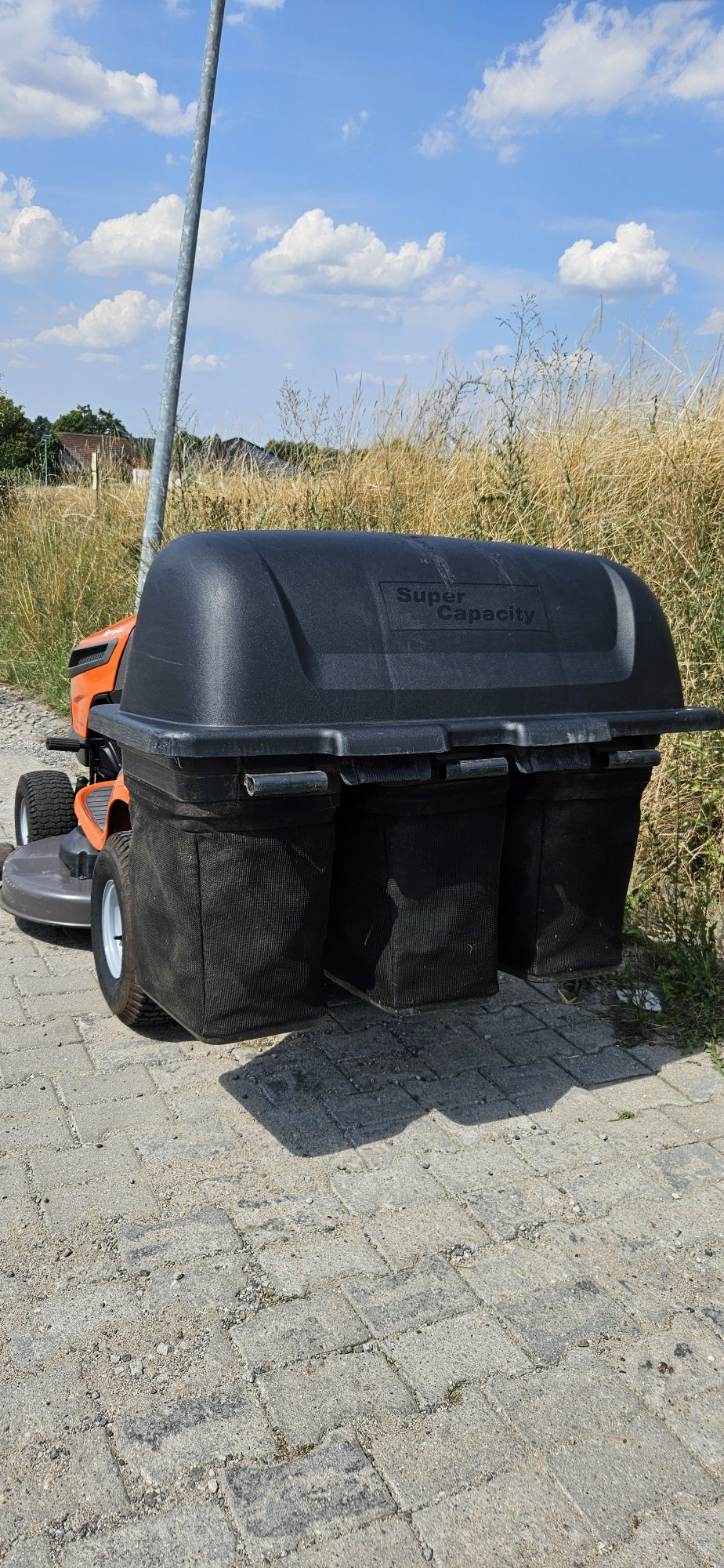 Traktorek koszący Husqvarna yth21k46 wyrzut boczny i kosz