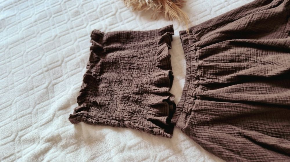 Komplet muślinowy czekoladowy top spodniczko-spodenki Varlesca chicaca