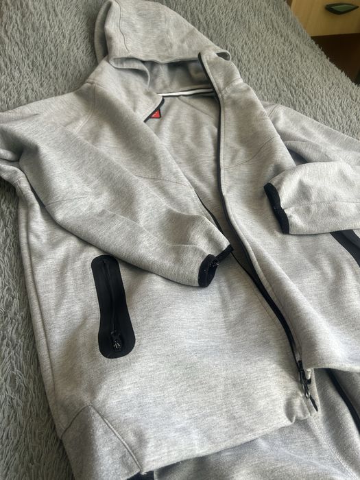 спортивний костюм від Nike Tech Fleece