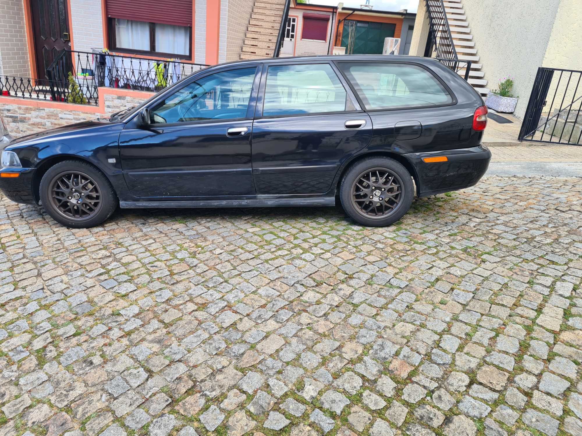 Volvo v40 vendo para peças ( BAIXA PREÇO)