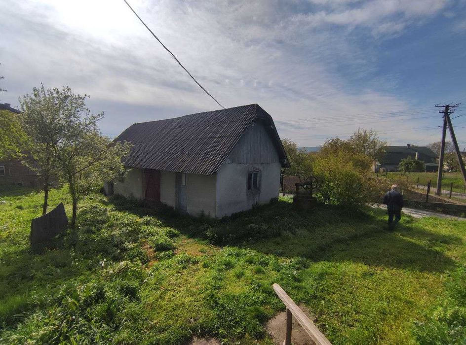 Продається одноповерховий будинок, жилий стан, біля Івано-Франківська.