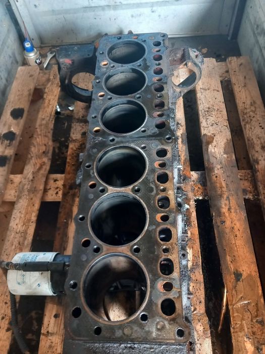 Case 1694 tłoki korbowody panewki David Brown