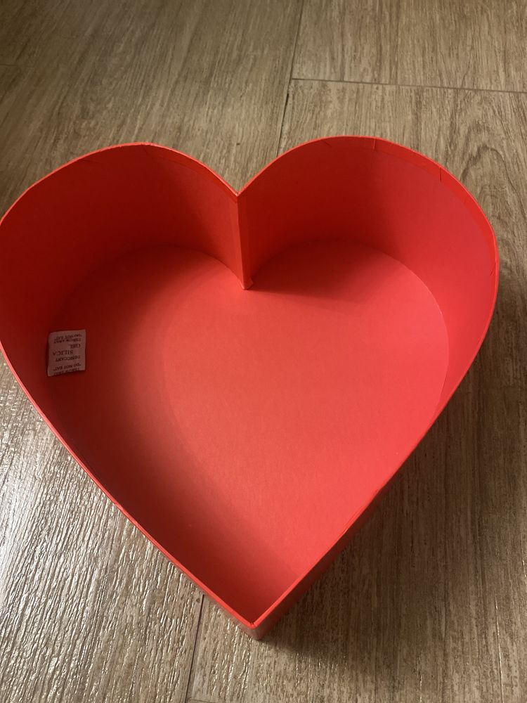 Картонна подарункова коробка серце