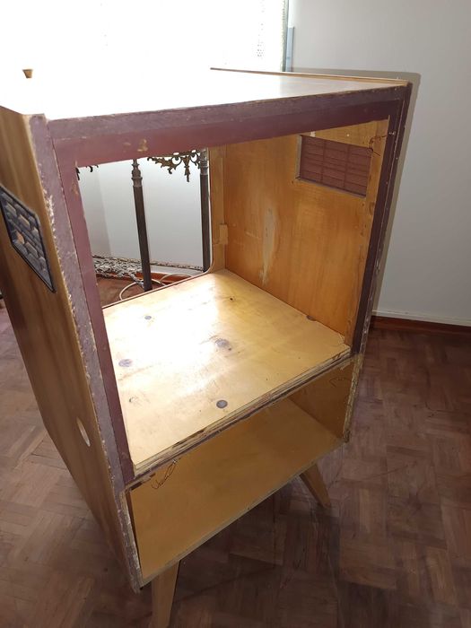 Movel de antiga televisão anos 60