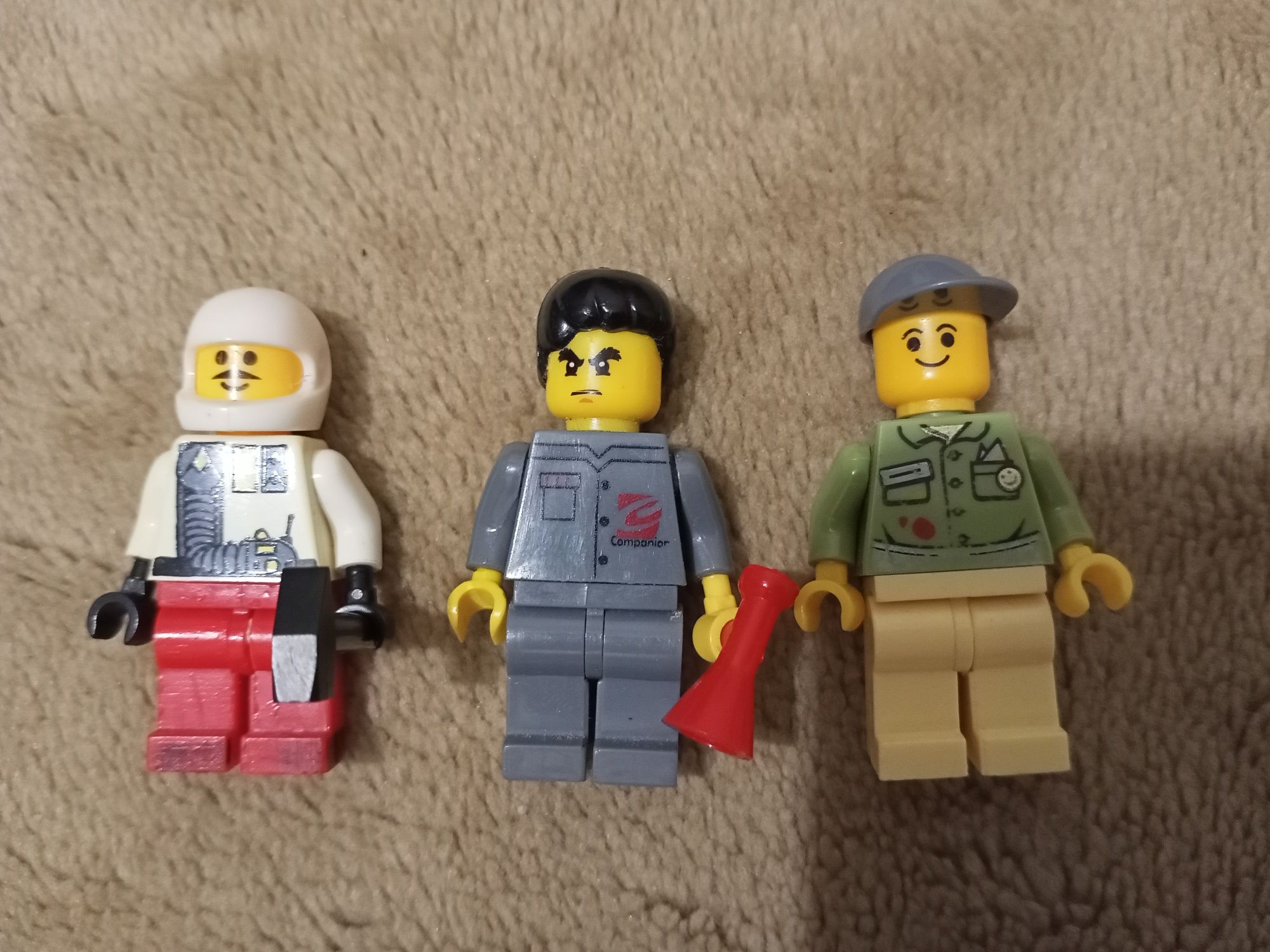 Продам Lego человечки .