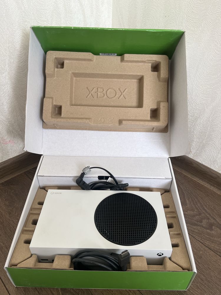 Приставка Microsoft Xbox Series S 512 GB + доп. джойстик
