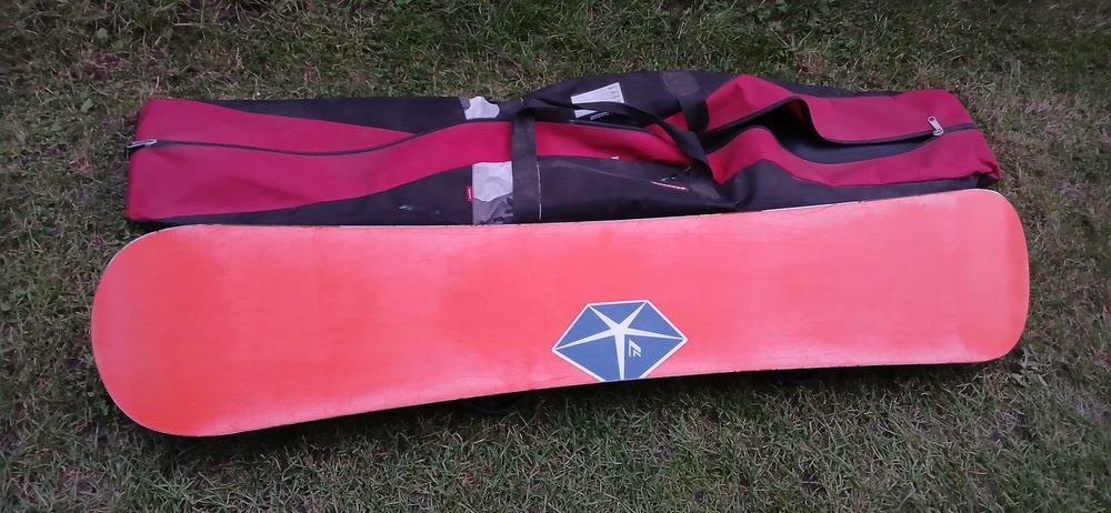 deska snowboardowa Fanatic z wiązaniami Head i pokrowcem